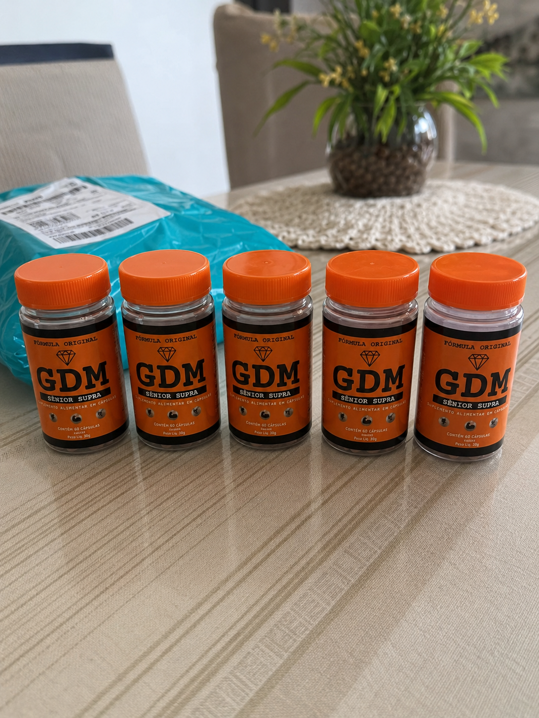 5 potes GDM na mesa de jantar
